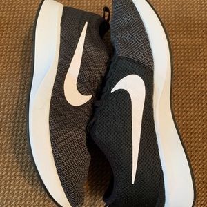 Nike Womens DualTone Racer Sneaker
